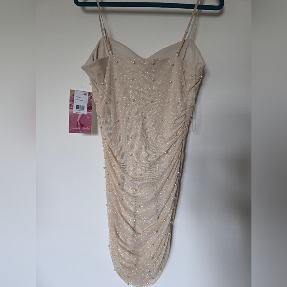 Emerald Sundae Juniors' Imitation Pearl Embellished‎ Glitter Sleeveless Bodycon - Picture 6 of 9